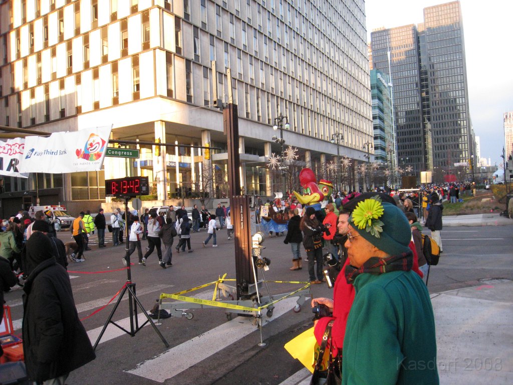 Detroit Turkey Trot 2008 10K 0280.jpg - At 13:42 they are beginning to slow down.